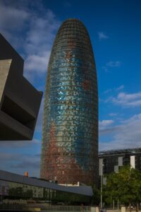 Foto subexpuesta de la torre AGBAR de Barcelona.  Cómo corregir la exposición en Lightroom