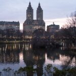 Fotografía urbana - paisaje urbano reflejado en el río