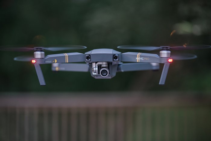 foto de un dron volando