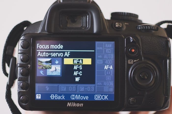 Una foto del menú del modo de enfoque en una cámara Nikon: conceptos básicos de DSLR