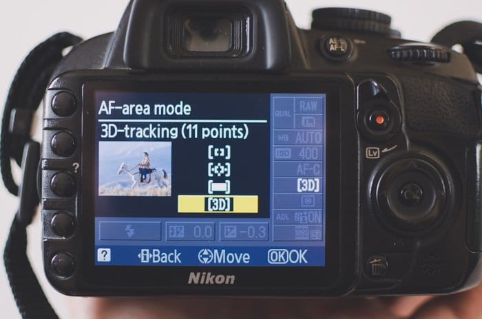 La pantalla de una Nikon DSLR que muestra la configuración del modo de área AF: seguimiento 3D