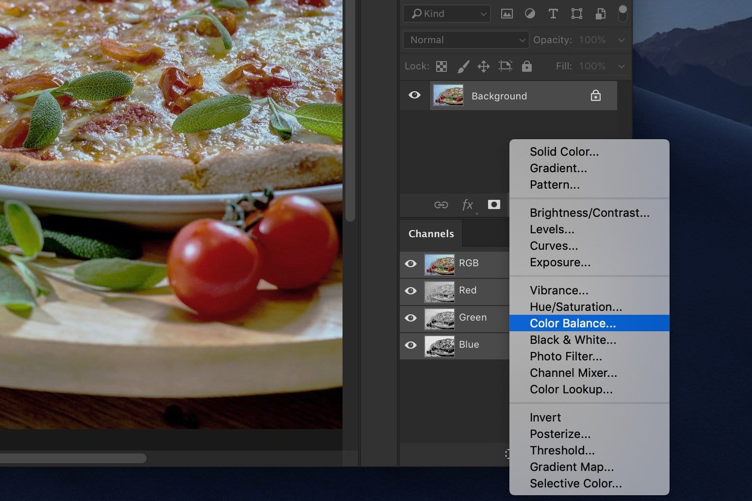 Una captura de pantalla que muestra cómo editar fotografías de alimentos en Photoshop usando el balance de color