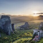 Una hermosa imagen de paisaje con montañas.