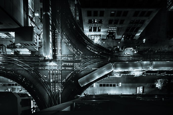 Fotografía digital vista aérea de un paisaje urbano en expansión por la noche