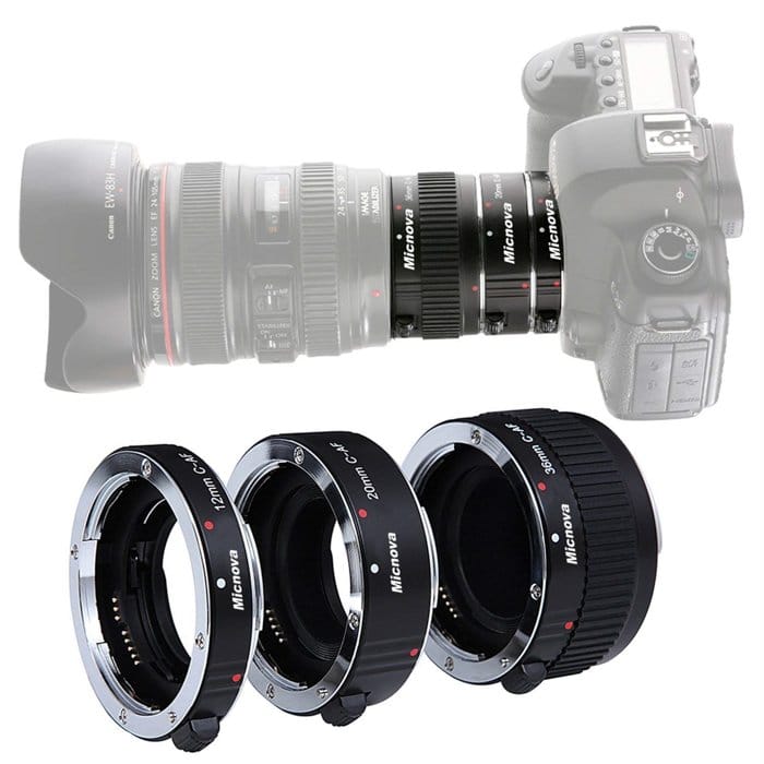 Una cámara DSLR y un kit de tubo de extensión