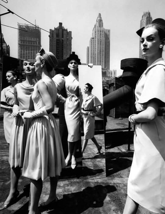 William Klein mezcló moda y fotografía callejera.  Evelyn Isabella Nena Espejos, Nueva York, 1962