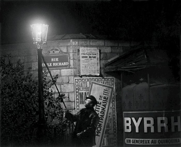 Apagar una farola, rue Émile Richard c.  1932. Foto de Brassai.