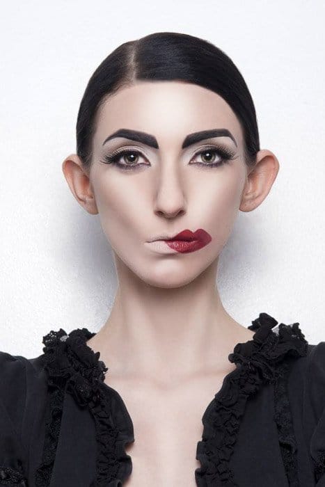 Impresionante retrato de una modelo femenina con lápiz labial humorístico por Ransom Rockwood - ideas de fotografía de moda