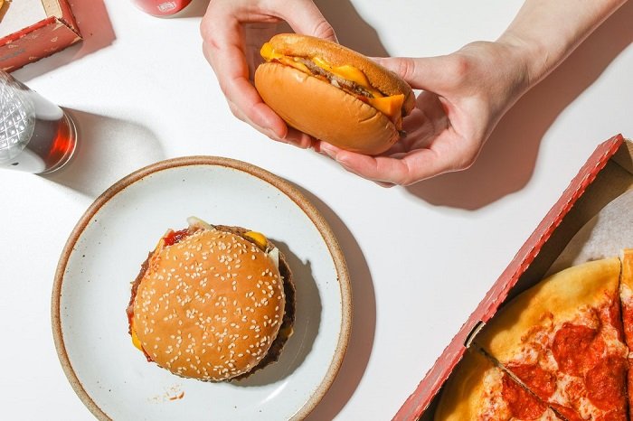 Foto de comida plana de hamburguesas
