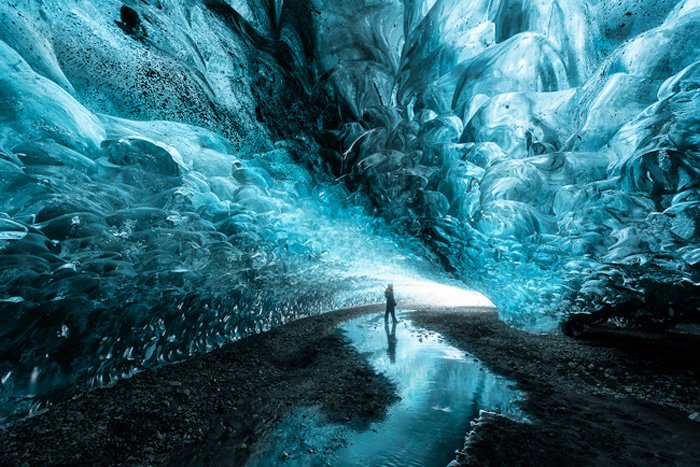 Impresionante cueva de hielo del curso de fotografía de paisajes 'Photographing the World 1' de Fstoppers