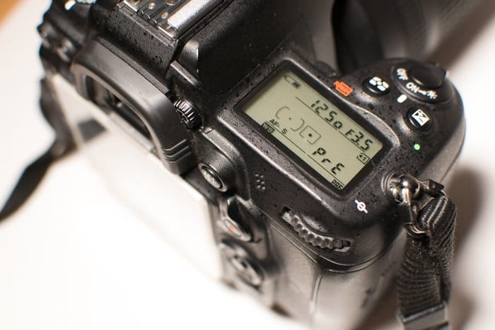 Un primer plano del ajuste del balance de blancos en una cámara Nikon