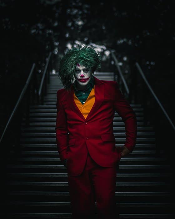 La imagen icónica de la nueva película de Joker recreada con vestuario y maquillaje