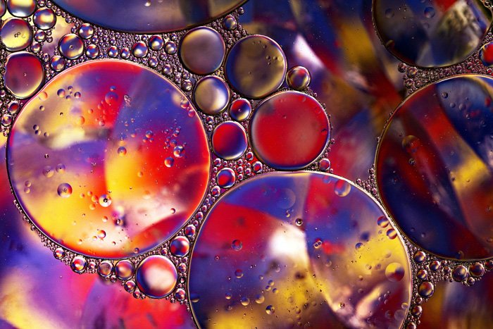 foto colorida de aceite y agua
