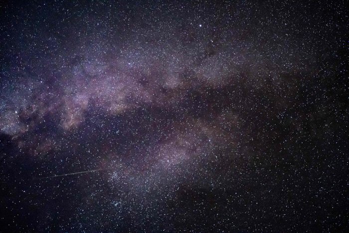 foto de la vía láctea en el cielo nocturno