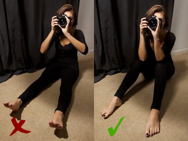 Dos posiciones sobre cómo sostener una cámara mientras está sentado