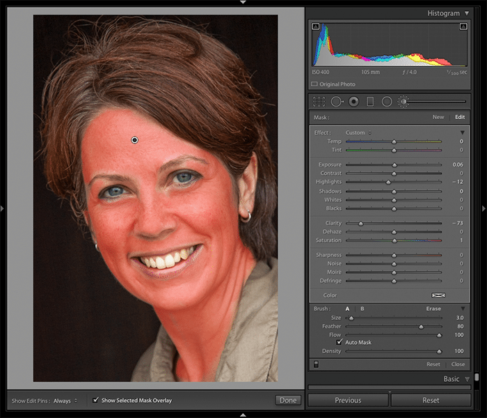 Una captura de pantalla del uso de la superposición de máscaras para editar retratos en Lightroom