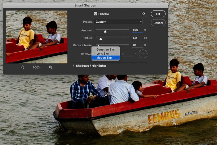 Captura de pantalla de la edición de una imagen en Photoshop que muestra un bote de remos en la India