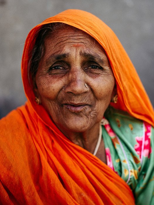 Un retrato de una mujer india