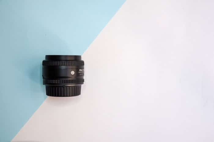 Zoom lens on a pastel background