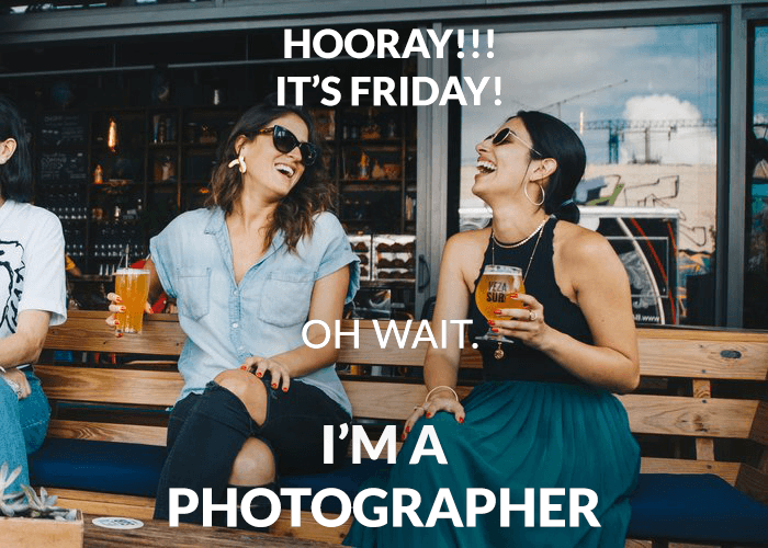 Foto de dos mujeres superpuesta con un chiste fotográfico